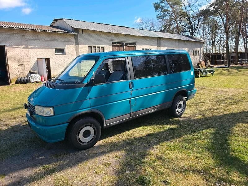 Second-hand VW Multivan 110 CP (80 kW) 1995 Verde Monovolum