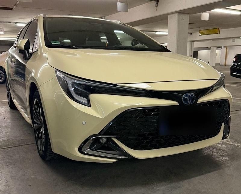 Gebraucht Toyota Corolla Team 122 PS (89 kW) 2023 Weiß Kombi