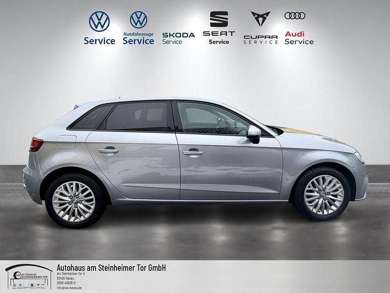 Gebraucht Audi A3 Basis 110 PS (80 kW) 2017 Silber Limousine