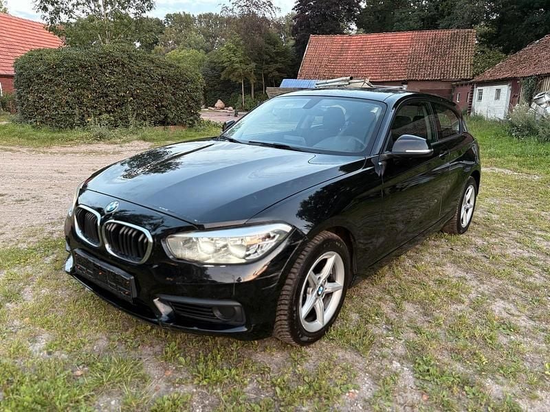 Schwarz Gebraucht 2015 BMW 116 Sport Line Kleinwagen | 5.000 € (Superpreis) - Bild 1/4