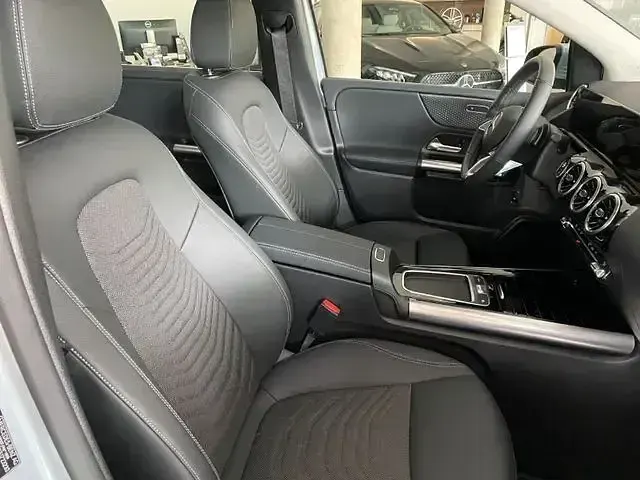 Gebraucht Mercedes B200 163 PS (119 kW) 2025 Silber Kleinwagen