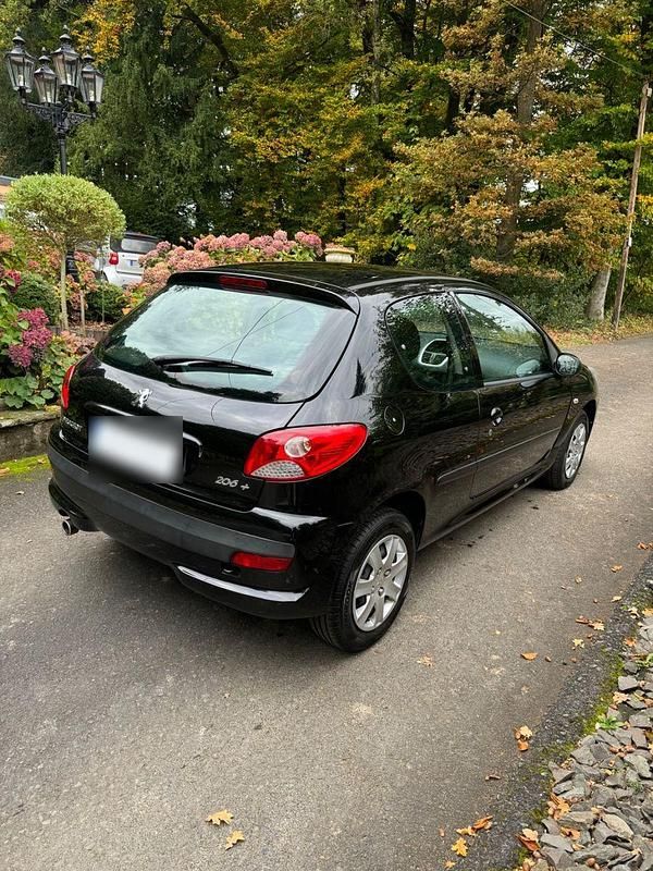 Gebraucht Peugeot 206 75 PS (55 kW) 2010 Schwarz Limousine