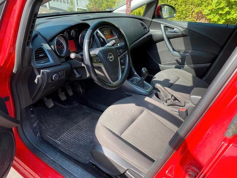 Gebraucht Opel Astra 110 PS (80 kW) 2014 Rot Kombi