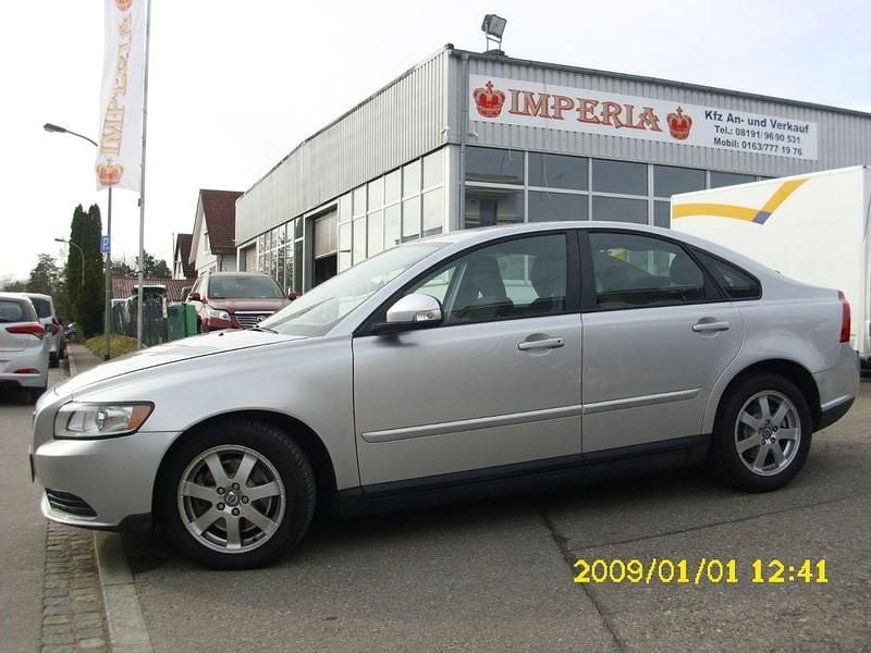 Gebraucht Volvo S40 Kinetic 136 PS (100 kW) 2010 Silber Limousine