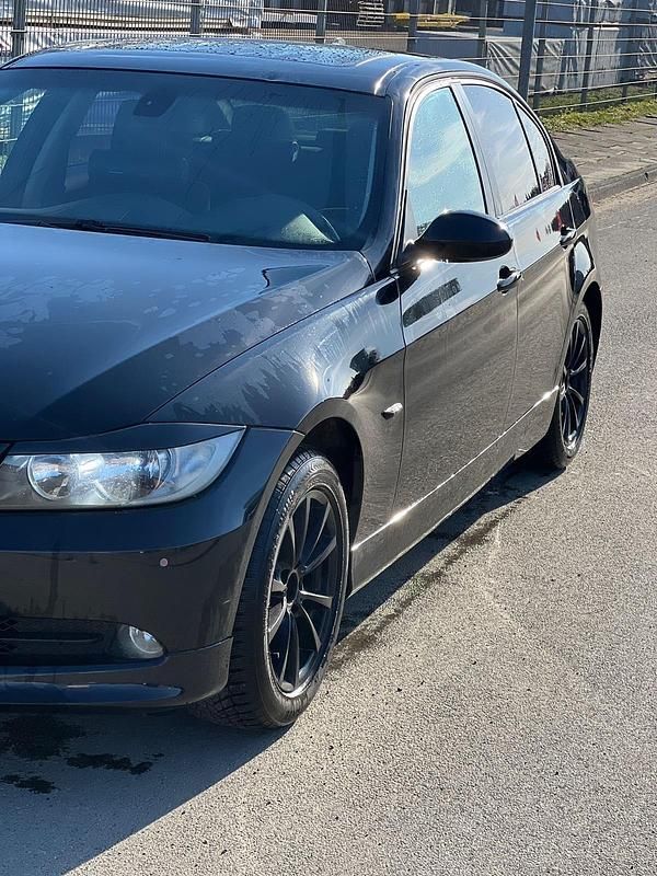 Gebraucht BMW 320 150 PS (110 kW) 2007 Schwarz Limousine