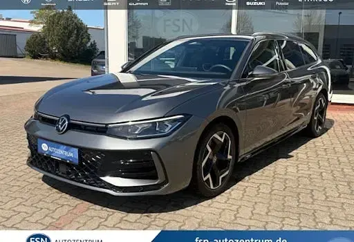 Gebraucht VW Passat R-line 193 PS (141 kW) 2025 Diabasgrau metallic Kombi
