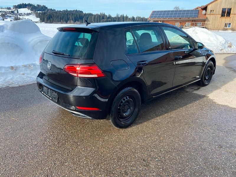 Gebraucht VW Golf VII Sound 110 PS (80 kW) 2018 Schwarz Limousine