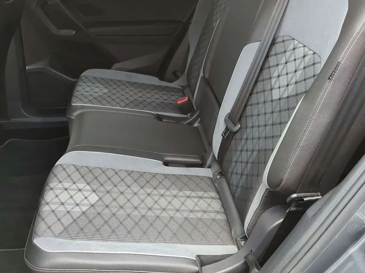 Gebraucht VW Tiguan Allspace R-line 150 PS (110 kW) 2022 Plantinum grey metallic SUV