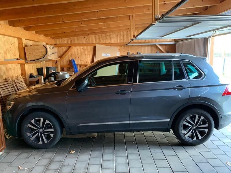 Grau Gebraucht 2019 VW Tiguan SUV | 20.500 € (Superpreis) - Bild 1/4