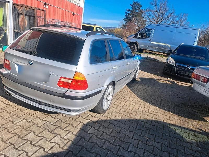 Gebraucht BMW 320 M Sport 170 PS (125 kW) 2001 Silber Kombi