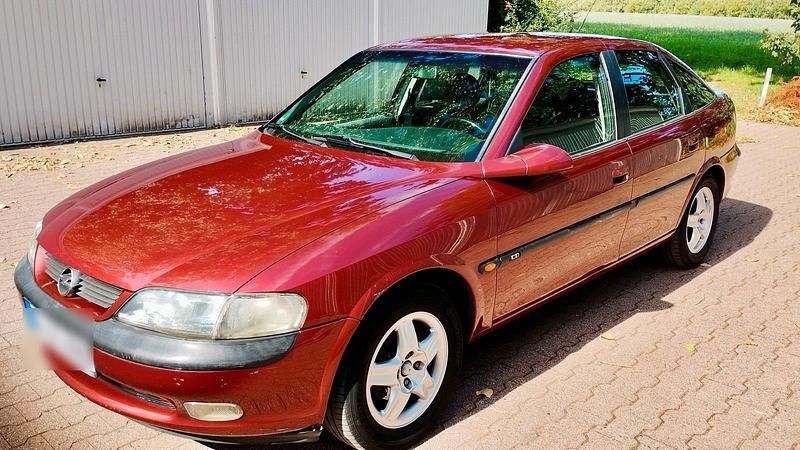 Rot Gebraucht 1997 Opel Vectra Coupé | 1.750 € - Bild 1/4