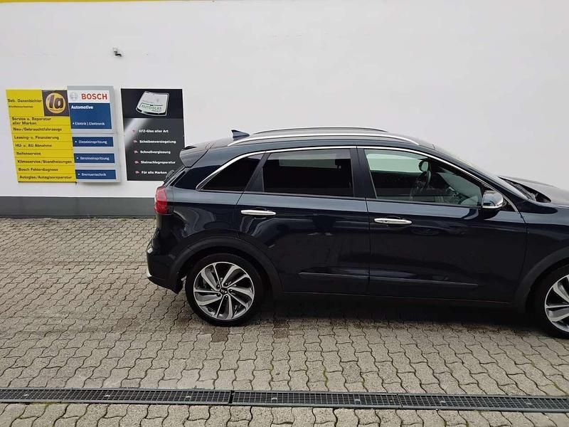 Gebraucht Kia Niro Spirit 105 PS (77 kW) 2017 (b4u) gravity blau met. SUV