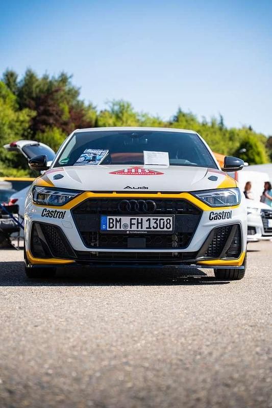 Gebraucht 2023 Audi A1 Sportback Design Kleinwagen | 31.900 € (Teuer) - Bild 1/4