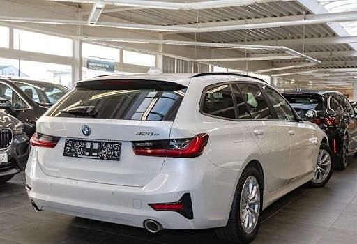 Gebraucht BMW 320e Advantage 204 PS (150 kW) 2022 Weiß Kombi