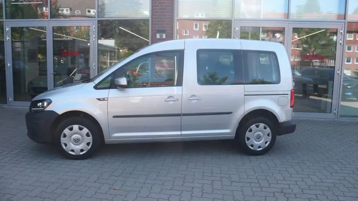 Gebraucht VW Caddy Trendline 125 PS (91 kW) 2018 Reflexsilber metallic Van / Kleinbus