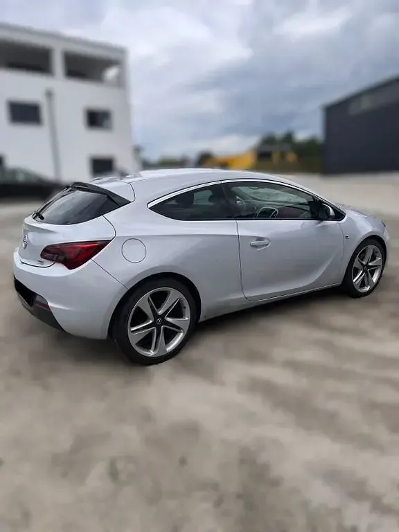 Gebraucht Opel Astra GTC Edition 165 PS (121 kW) 2012 Weiß Coupé