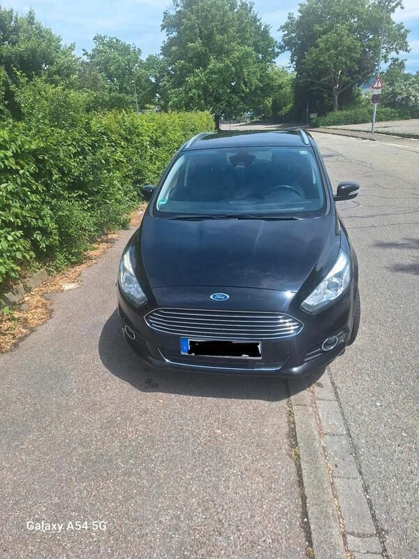 Schwarz Gebraucht 2017 Ford S-MAX Titanium Van / Kleinbus | 14.000 € (Guter Preis) - Bild 1/4