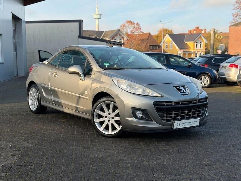 Grau Gebraucht 2010 Peugeot 207 CC Roland Garros Cabrio | 4.790 € (Etwas zu teuer) - Bild 1/4