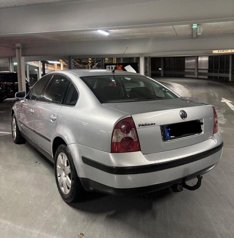 Silber Gebraucht 2001 VW Passat Limousine | 750 € (Superpreis) - Bild 1/4