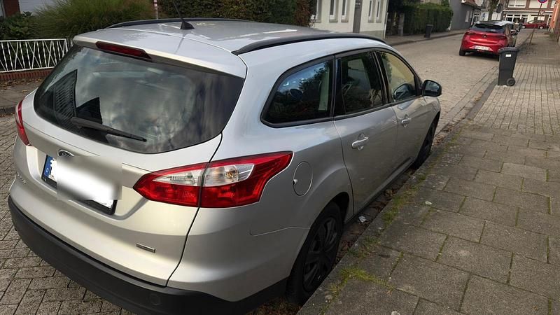 Gebraucht Ford Focus 2012 Grau Kombi