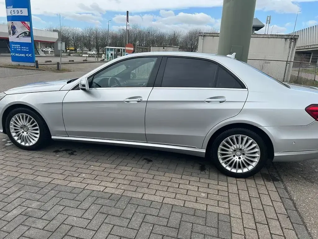 Gebraucht Mercedes E200 Elegance 136 PS (100 kW) 2015 Silber Limousine
