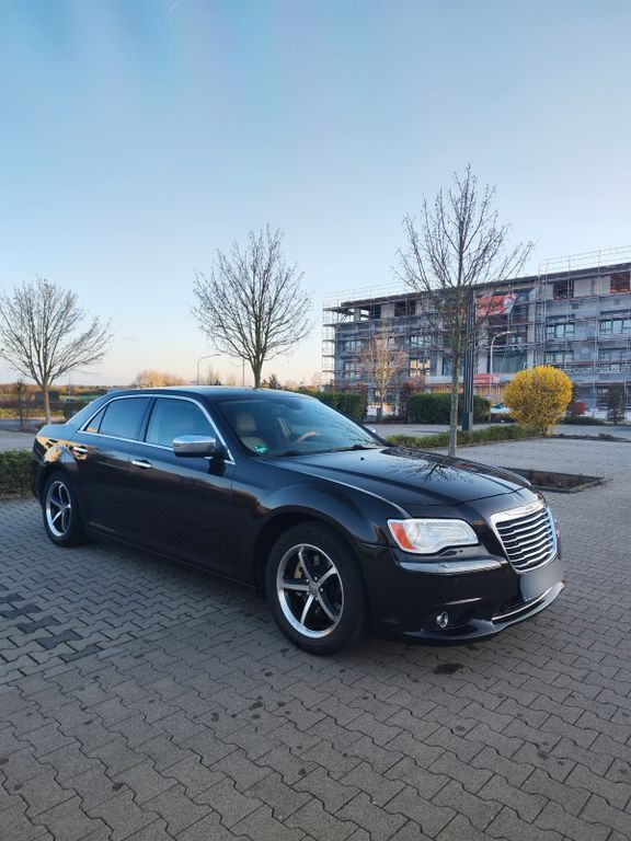 Braun Gebraucht 2012 Lancia Thema Platinum Limousine | 7.200 € (Guter Preis) - Bild 1/4