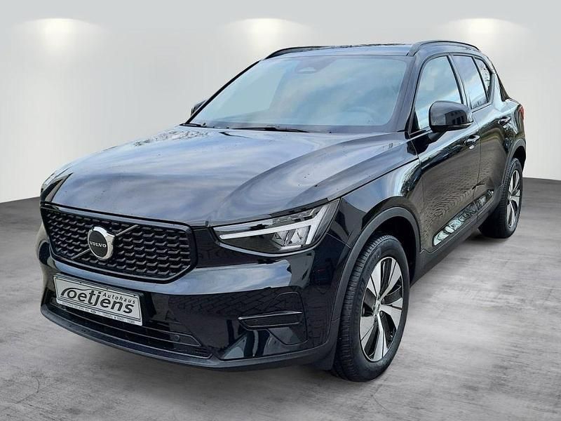 Neu Volvo XC40 Plus 163 PS (119 kW) 2025 Schwarz SUV