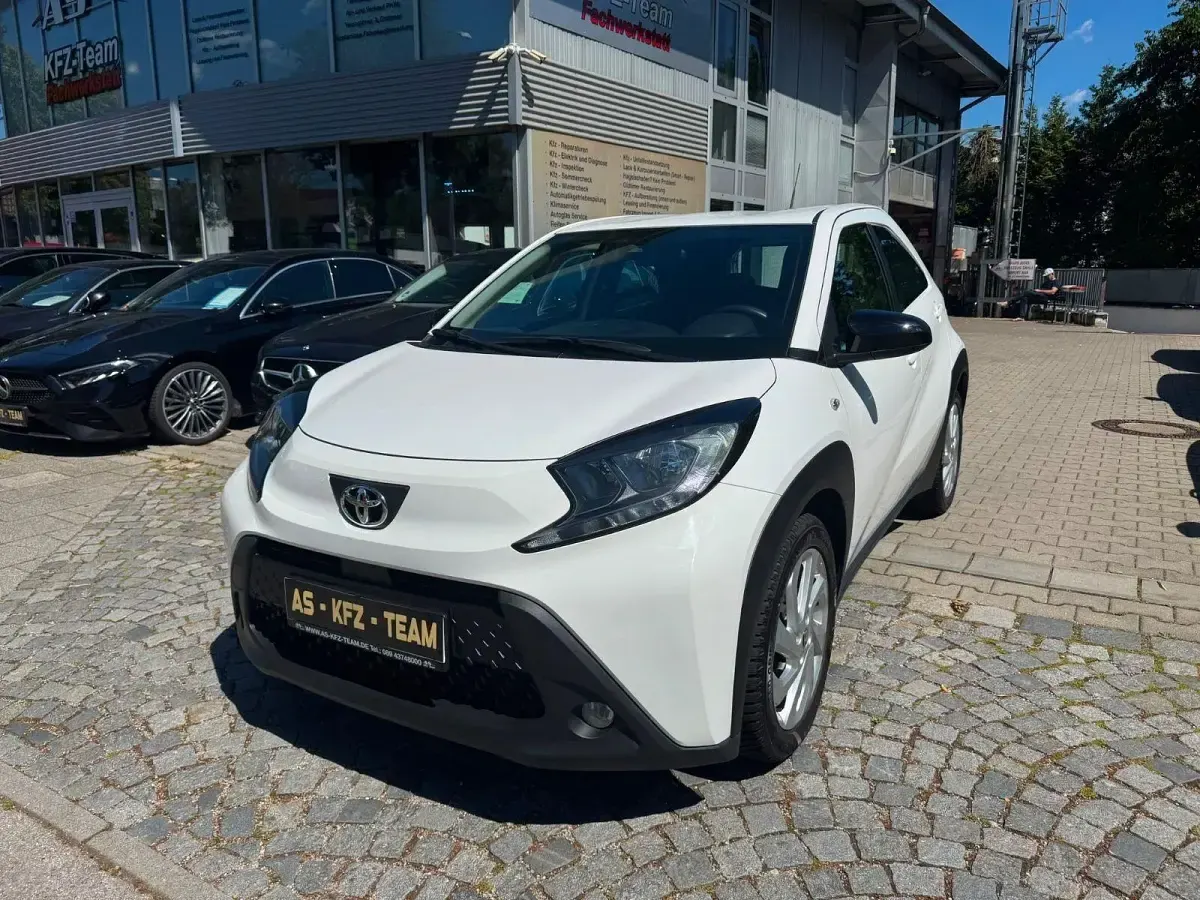 Gebraucht Toyota Aygo X X-play 72 PS (52 kW) 2022 Weiß SUV