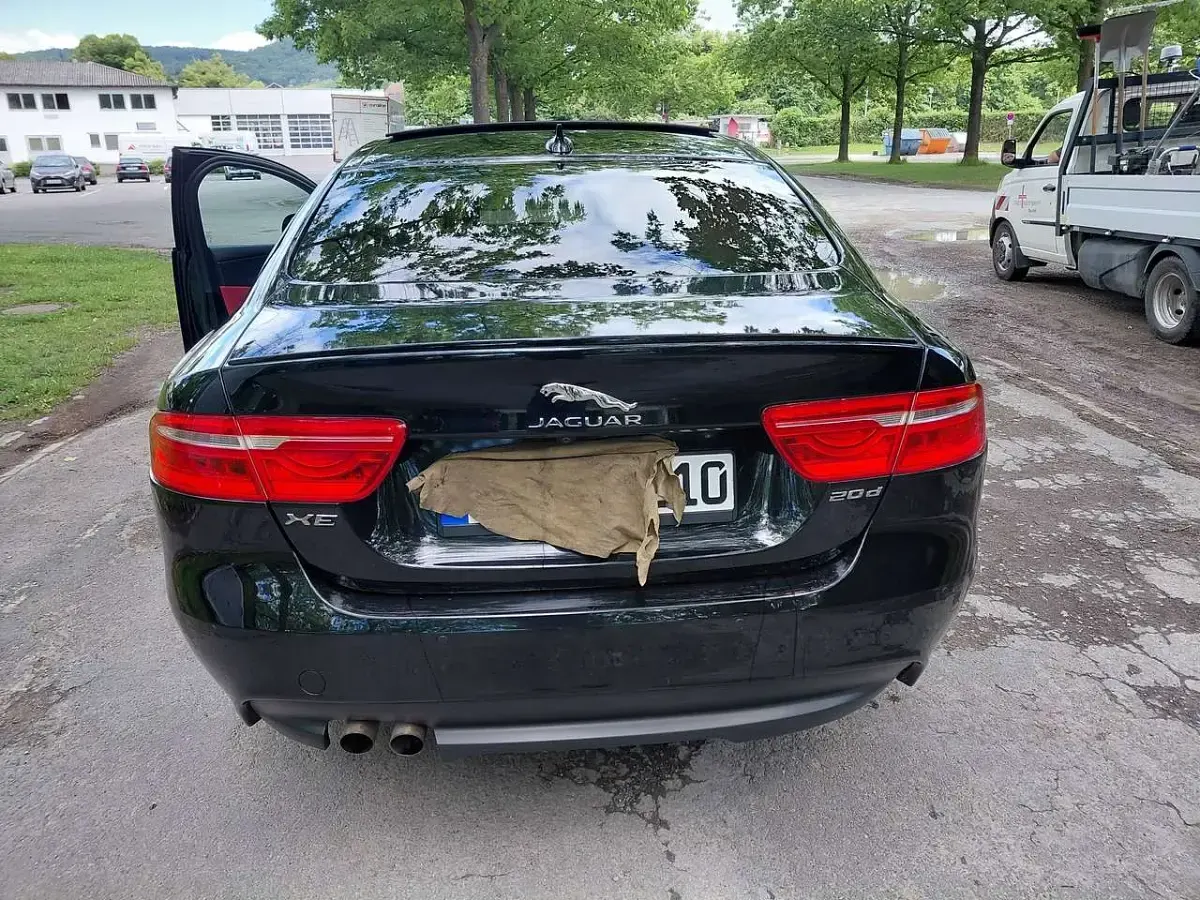 Gebraucht Jaguar XE R-Sport 179 PS (131 kW) 2016 Schwarz Limousine
