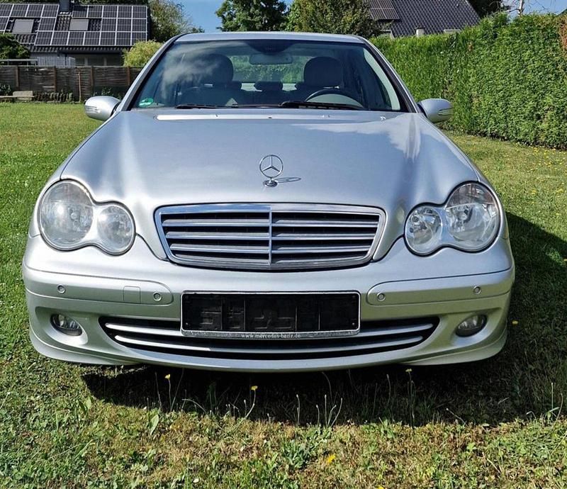 Silber Gebraucht 2006 Mercedes C200 Limousine | 4.500 € - Bild 1/4