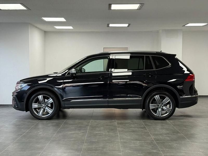 Gebraucht VW Tiguan Allspace Life 150 PS (110 kW) 2023 Schwarz SUV
