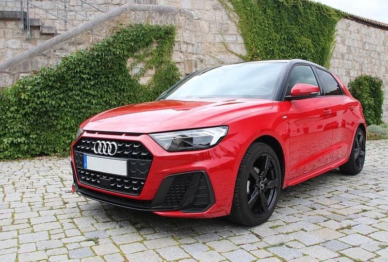 Gebraucht Audi A1 S-Line 95 PS (69 kW) 2024 Rot SUV