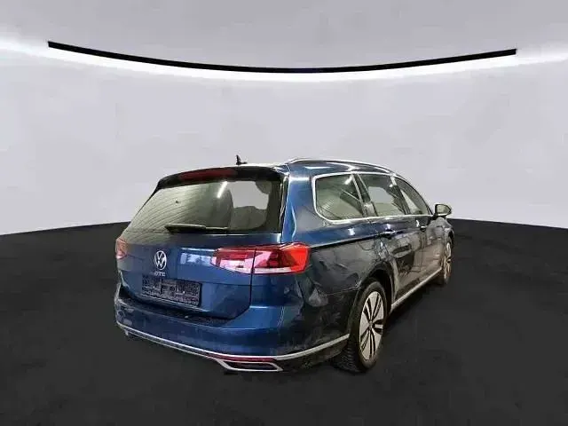 Gebraucht VW Passat GTE 218 PS (160 kW) 2022 Aquamarinblau metallic Kombi