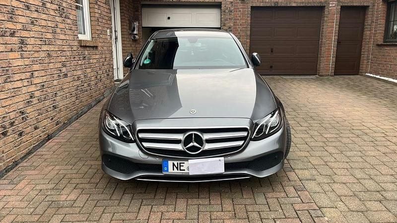 Gebraucht Mercedes E220 194 PS (142 kW) 2018 Grau Limousine