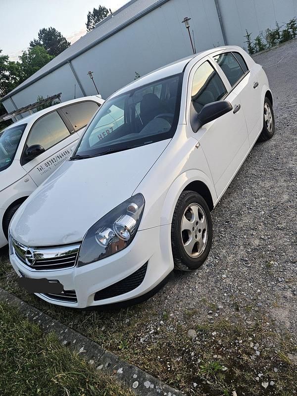 Gebraucht Opel Astra Selection 90 PS (66 kW) 2009 Weiß Limousine