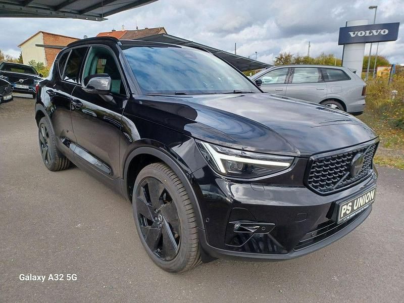 Gebraucht Volvo XC40 Plus 197 PS (144 kW) 2025 Schwarz / onyx schwarz SUV