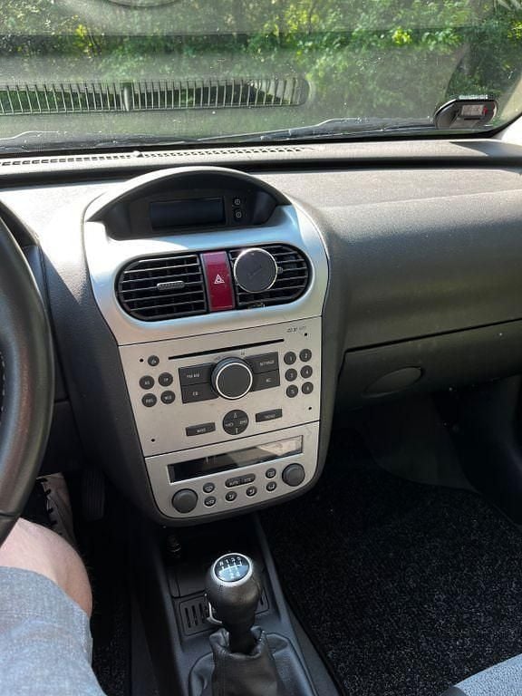 Używany Opel Corsa 80 KM (58 kW) 2006 Srebrny Hatchback