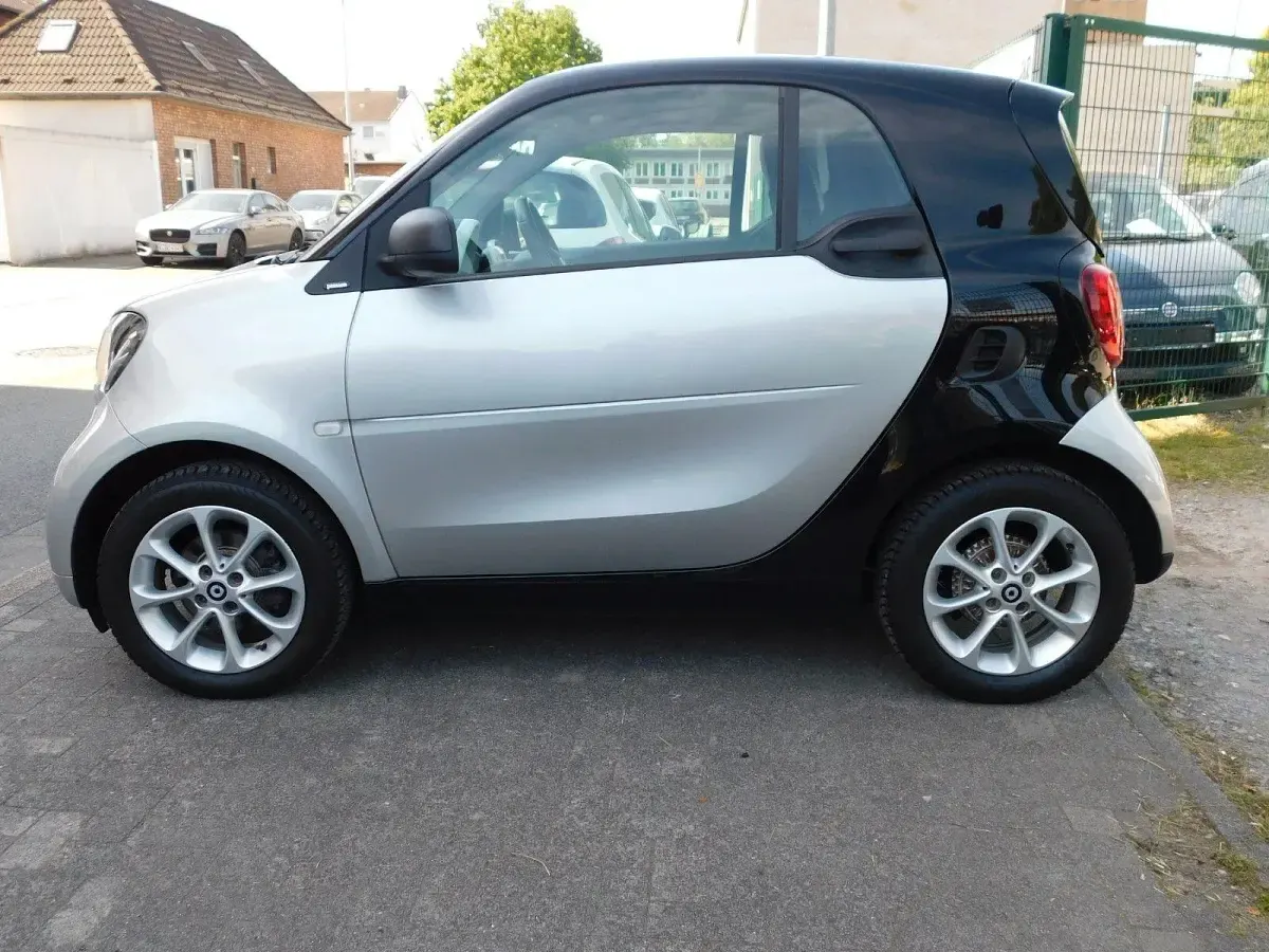 Gebraucht Smart ForTwo Coupé Passion 71 PS (52 kW) 2017 Silber Coupé