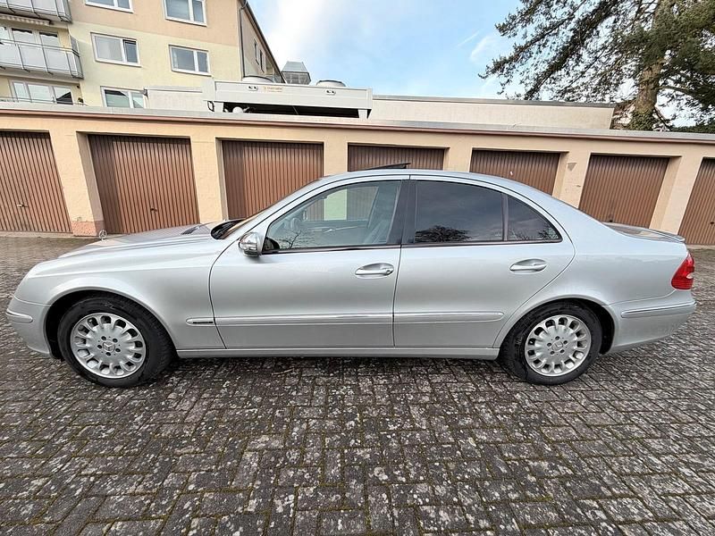 Gebraucht Mercedes E240 Elegance 177 PS (130 kW) 2002 Silber Limousine