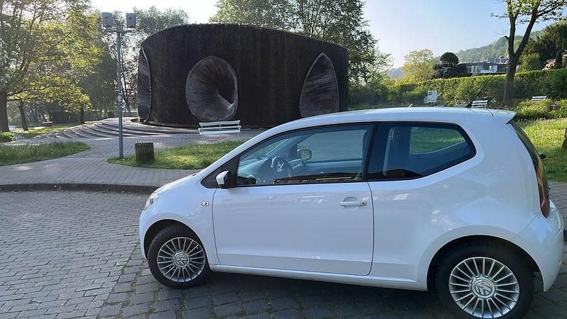Gebraucht VW up! high up! 75 PS (55 kW) 2013 Weiß Kleinwagen