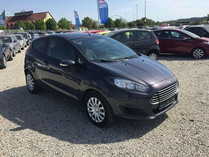 Gebraucht Ford Fiesta Trend 101 PS (74 kW) 2013 Grau Kleinwagen
