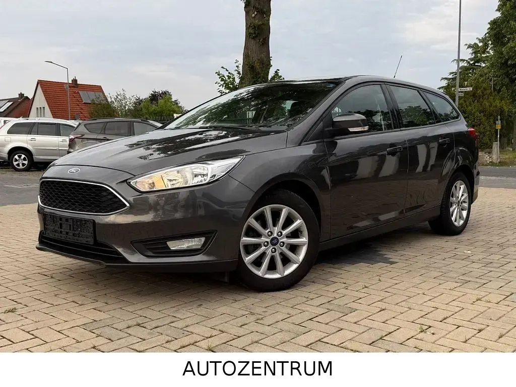 Gebraucht Ford Focus Business Edition 101 PS (74 kW) 2017 Grau Limousine