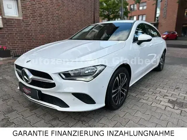 Gebraucht Mercedes CLA180 136 PS (100 kW) 2023 Weiß Limousine