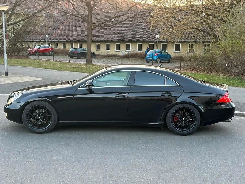 Gebraucht Mercedes E320 224 PS (164 kW) 2008 Schwarz Limousine