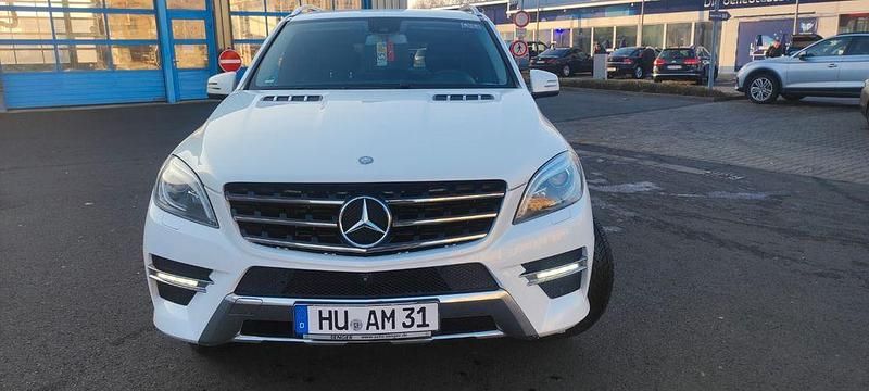 Schwarz Gebraucht 2013 Mercedes 350 SUV | 13.900 € (Teuer) - Bild 1/4
