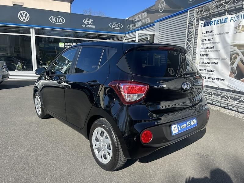 Gebraucht Hyundai i10 Edition 67 PS (49 kW) 2017 Metallic Kleinwagen