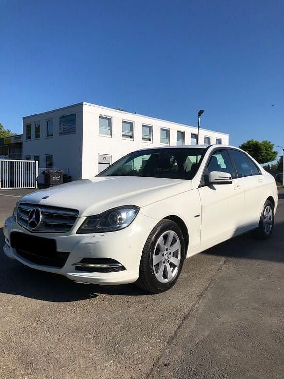 Weiß Gebraucht 2011 Mercedes C220 Limousine | 7.800 € (Fairer Preis) - Bild 1/4
