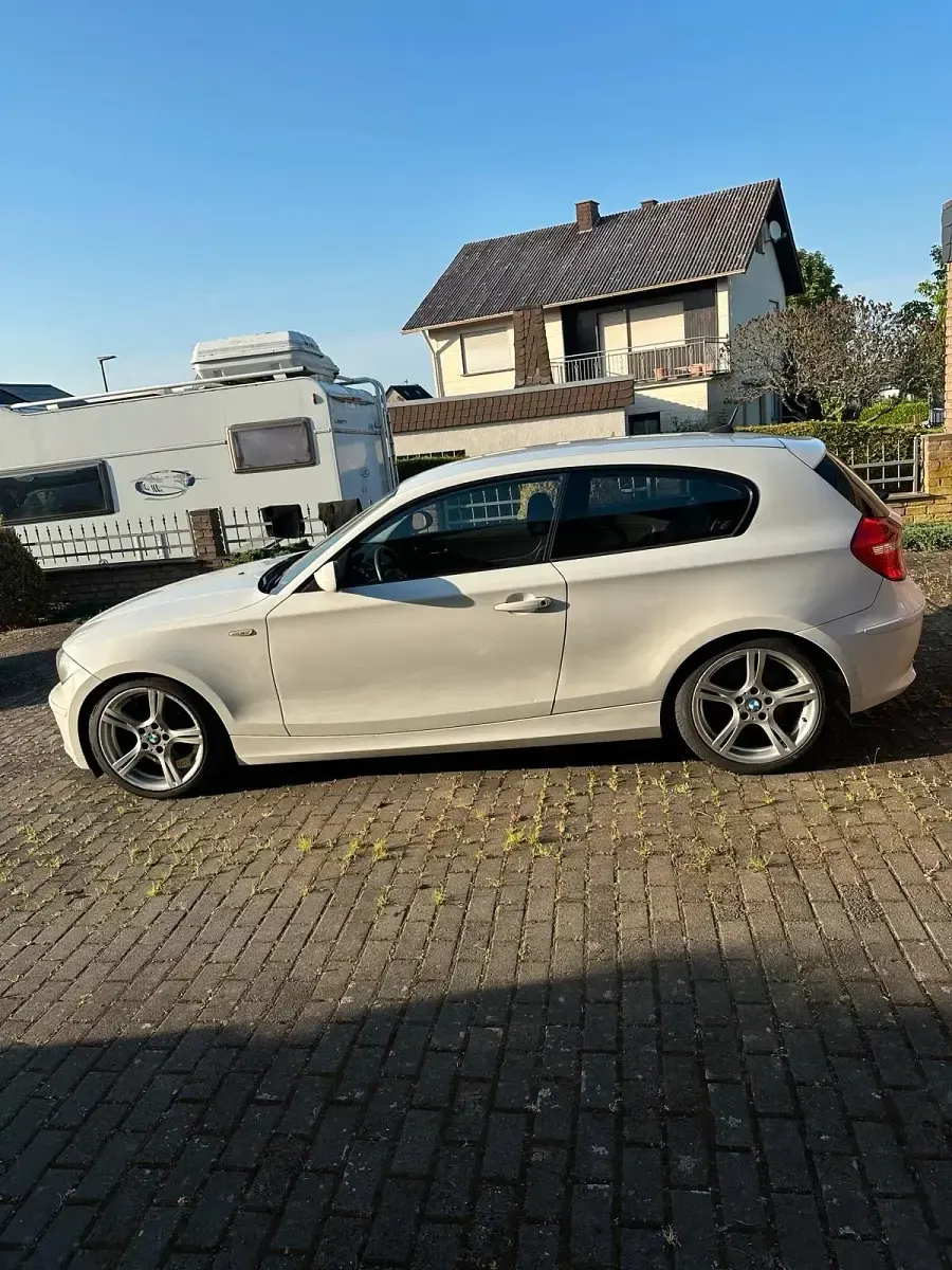 Gebraucht BMW 118 143 PS (105 kW) 2008 Weiß Kleinwagen