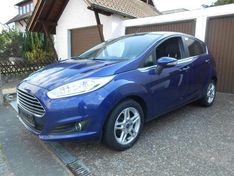 Gebraucht Ford Fiesta 101 PS (74 kW) 2015 Indic blau Limousine