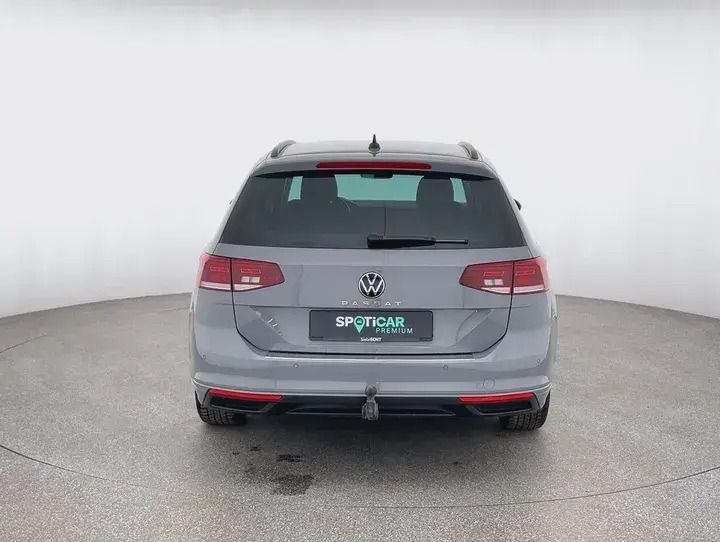 Gebraucht VW Passat Basis 150 PS (110 kW) 2022 Grau Kombi